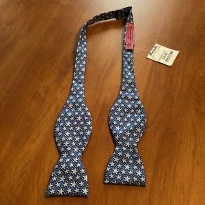 NWT Vineyard Vines bow tie